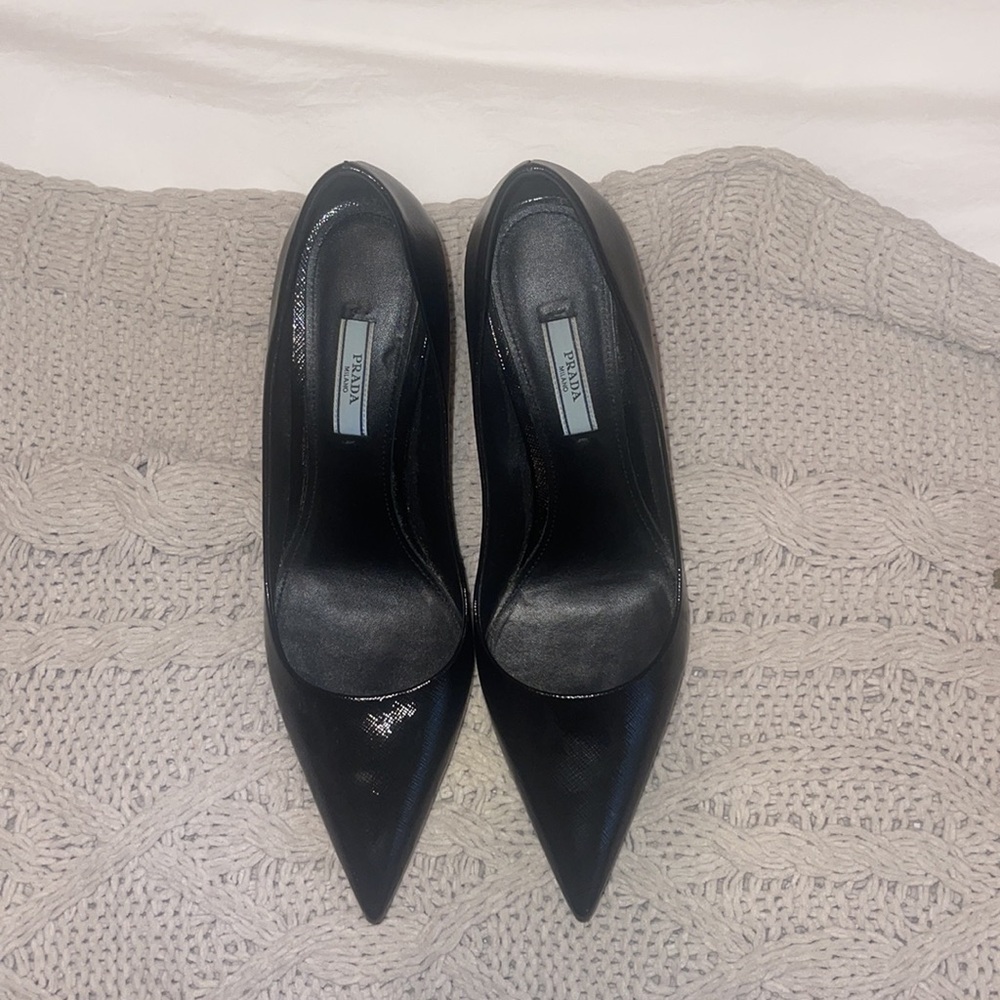 Prada saffiano leather pointed pumps - black size 40 eur/ 9 US